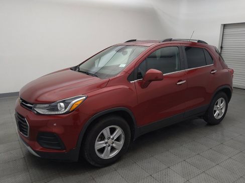 Used 2020 Chevrolet Trax LT w/ LT Convenience Package image 2