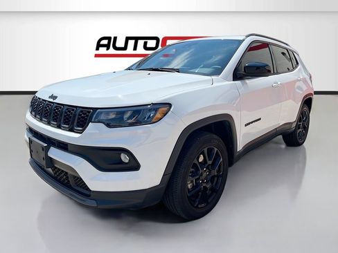 Used 2026 Jeep Compass Latitude AWD/4WD image 3