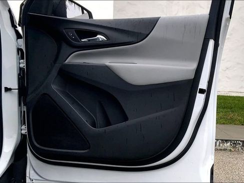 Used 2020 Chevrolet Equinox LS w/ LS Convenience Package image 23