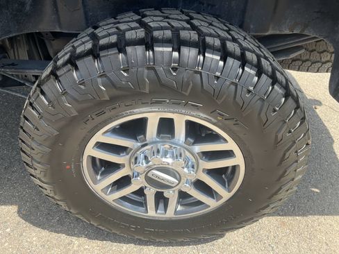 Used 2017 Ford F250 Lariat w/ Lariat Value Package AWD/4WD image 14