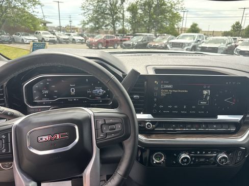 Used 2024 GMC Sierra 1500 Elevation AWD/4WD image 11