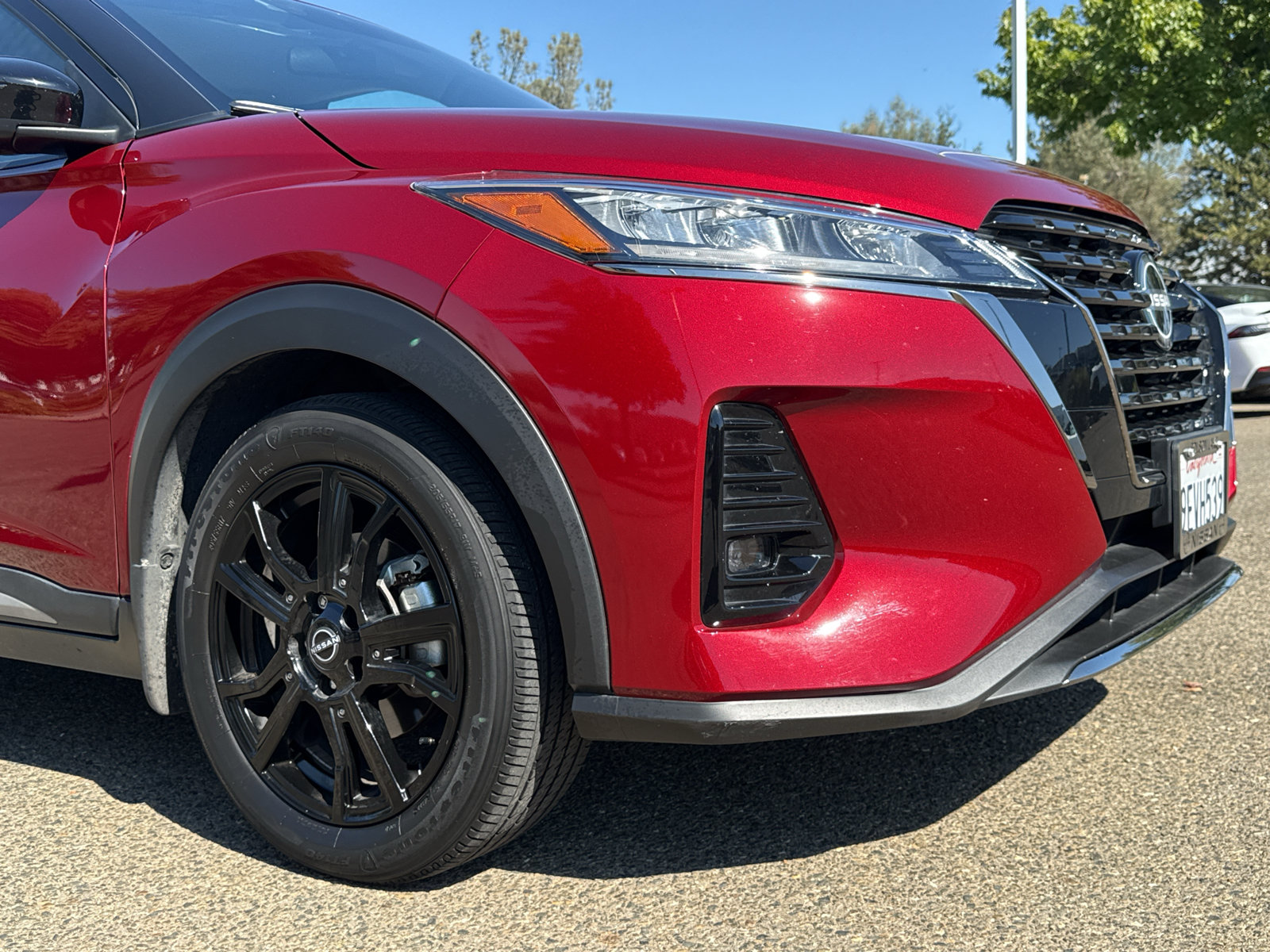 Used 2023 Nissan Kicks SR w/ SR Premium Package FWD image 7