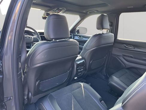 New 2025 Jeep Grand Cherokee L Altitude image 18