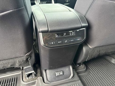Used 2023 Toyota Highlander LE AWD/4WD image 22