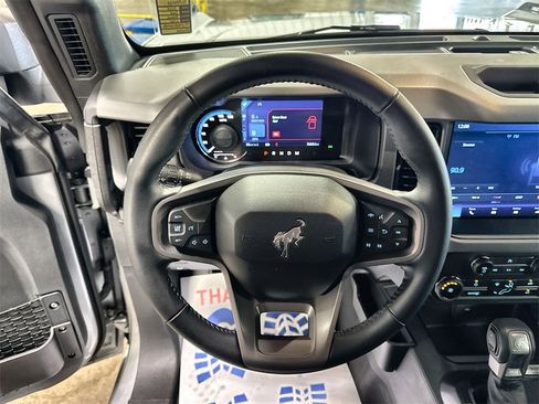 Used 2024 Ford Bronco Black Diamond image 17