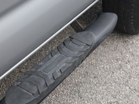 Used 2018 Toyota Tacoma SR5 RWD image 3