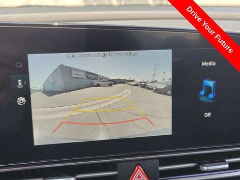 Used 2025 Hyundai Elantra SEL FWD image 11