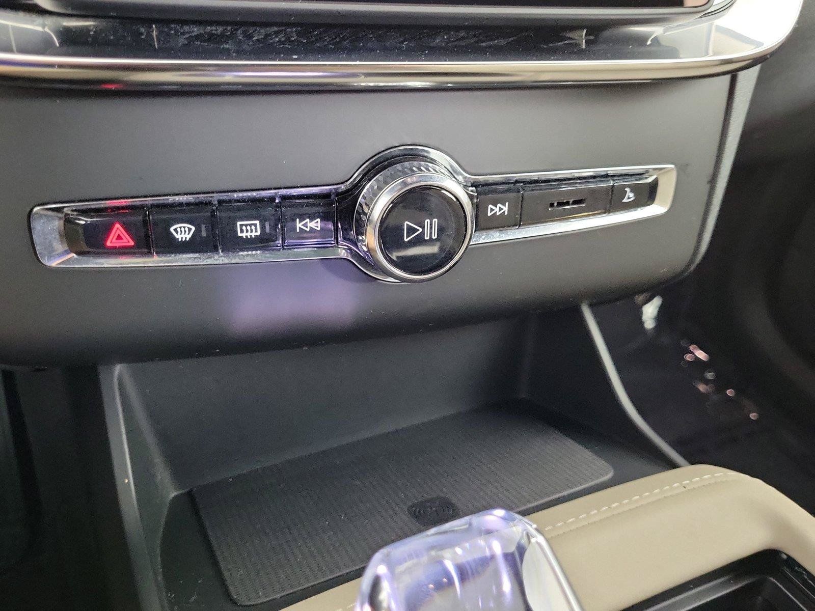 Certified 2026 Volvo XC90 B6 Plus AWD/4WD image 30