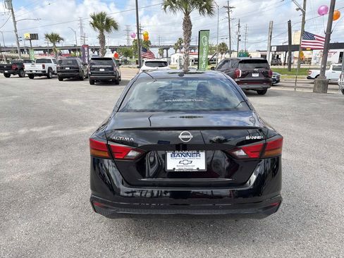 Used 2025 Nissan Altima 2.5 SV FWD image 7