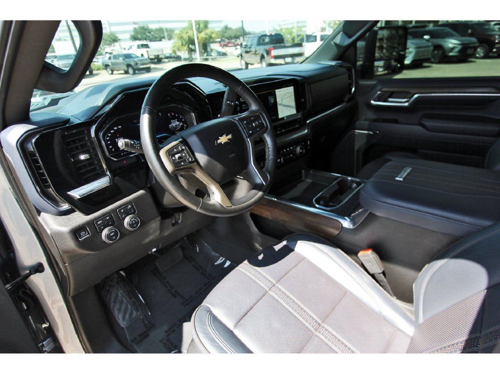 Used 2024 Chevrolet Silverado 2500 High Country AWD/4WD image 15