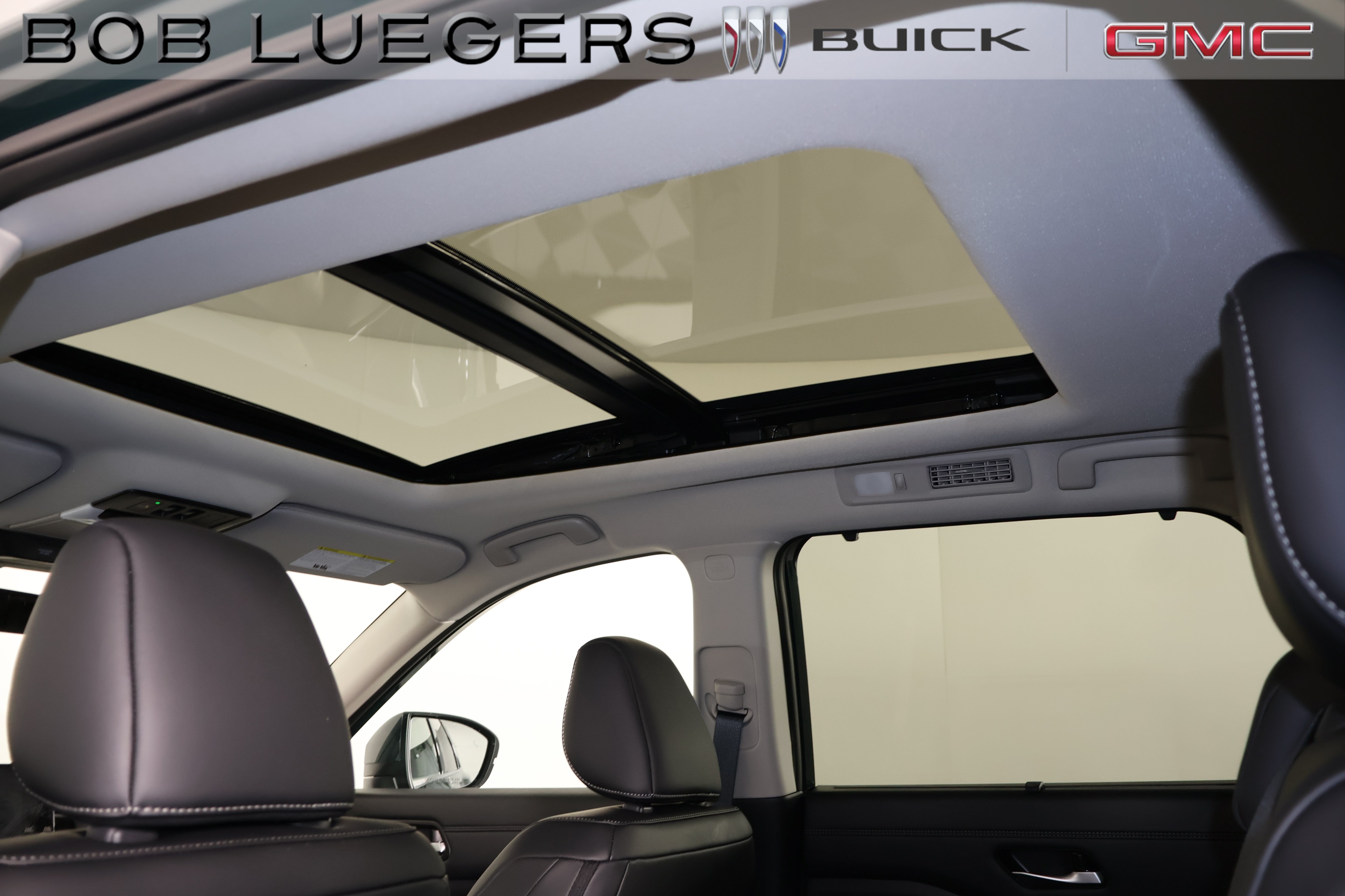 Used 2025 Nissan Pathfinder Platinum FWD image 12