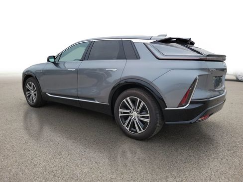 Used 2023 Cadillac Lyriq AWD image 3
