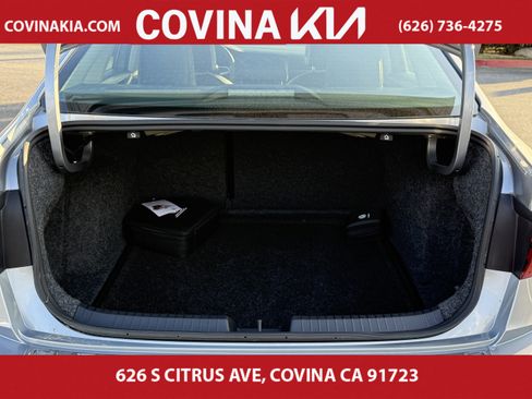 Used 2024 Volkswagen Jetta SE w/ Panoramic Sunroof Package image 11