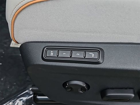 New 2025 Volkswagen ID. Buzz 1st Edition image 13