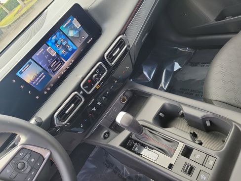 New 2026 Nissan Sentra SR w/ SR Premium Package FWD image 33