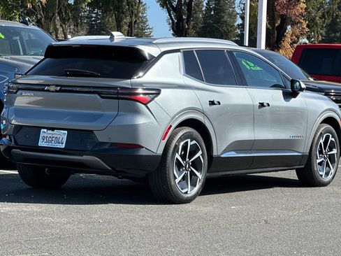 Used 2025 Chevrolet Equinox EV LT w/ Convenience Package image 5