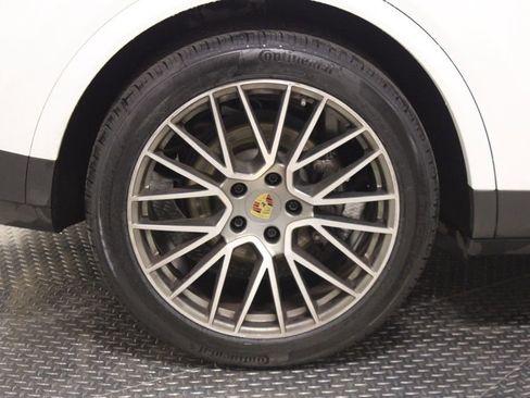 Certified 2023 Porsche Cayenne S Platinum AWD/4WD image 17