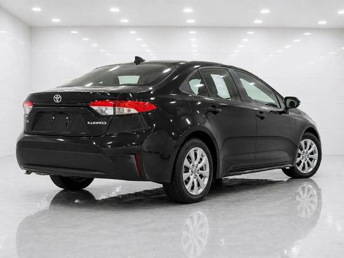 Used 2026 Toyota Corolla LE FWD image 5