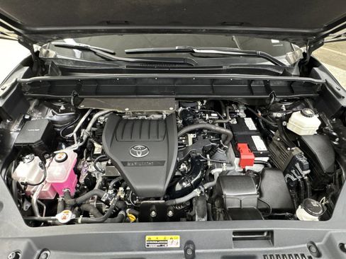 Used 2023 Toyota Highlander XLE FWD image 42
