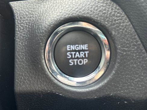 Used 2025 Toyota RAV4 XLE AWD/4WD image 24