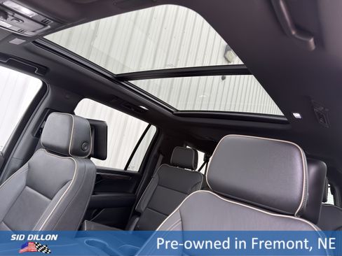 Used 2025 Chevrolet Suburban Premier image 18