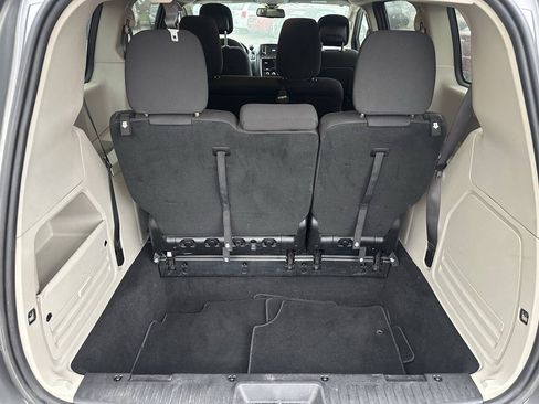 Used 2019 Dodge Grand Caravan SE FWD image 7