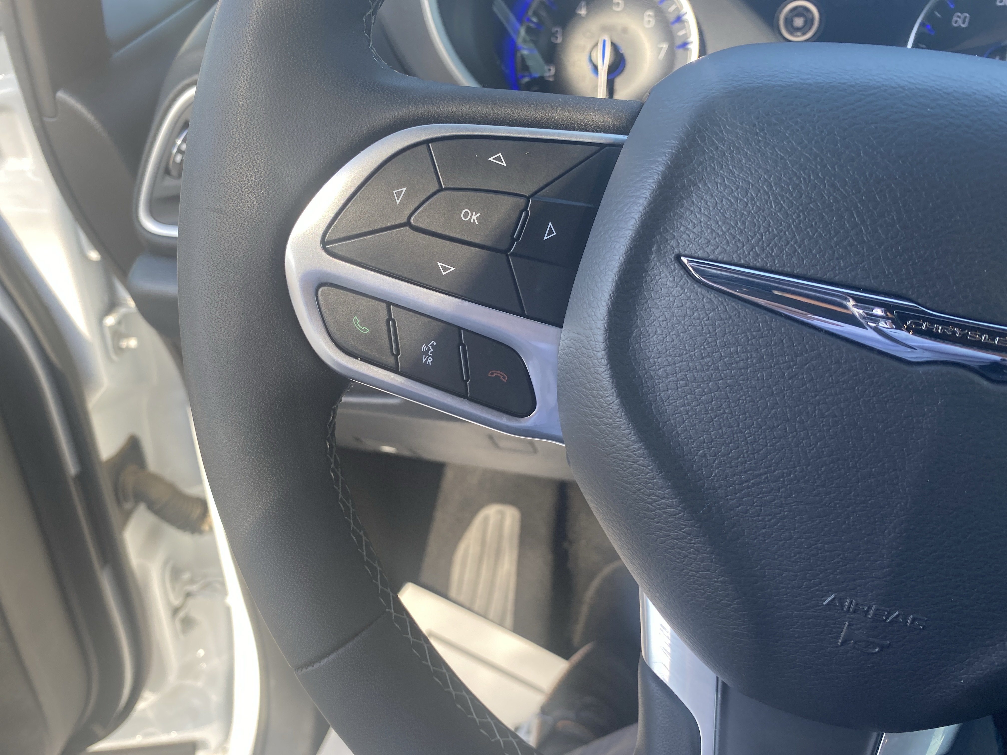 Used 2025 Chrysler Pacifica Select FWD image 11