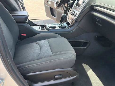Used 2014 GMC Acadia SLE FWD image 29