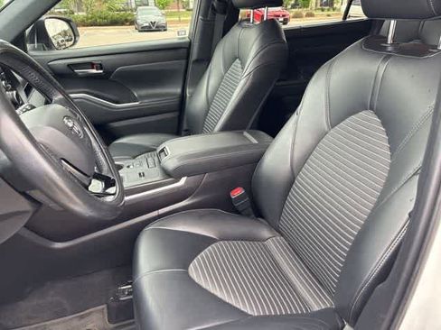 Used 2021 Toyota Highlander XSE image 11