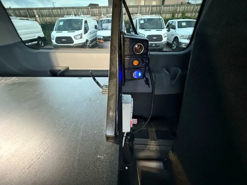 Used 2016 Ford Transit 150 XLT image 24