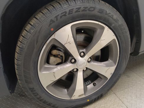 Used 2020 Jeep Cherokee Limited FWD image 31