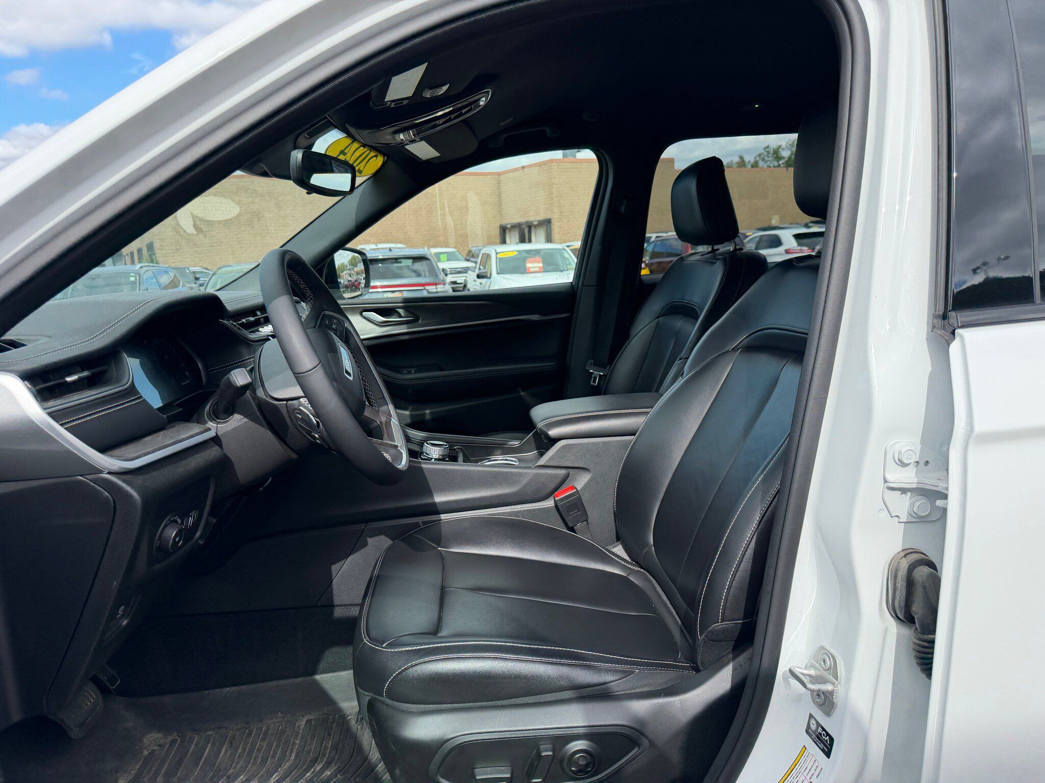Used 2024 Jeep Grand Cherokee L Limited AWD/4WD image 5