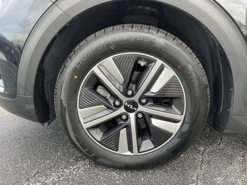 Certified 2022 Kia Niro EX image 28