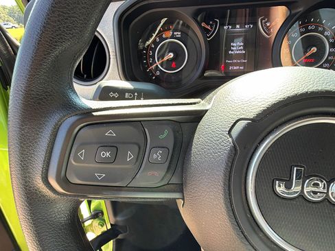 Used 2025 Jeep Wrangler Sport AWD/4WD image 24