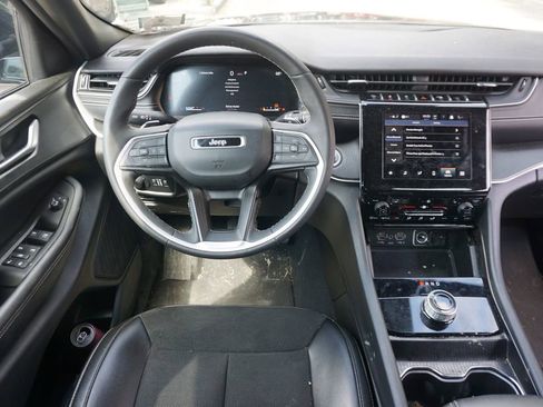 Used 2024 Jeep Grand Cherokee Altitude AWD/4WD image 6