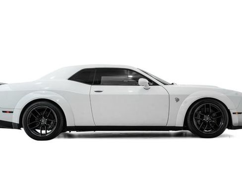 Used 2018 Dodge Challenger SRT Hellcat RWD image 5
