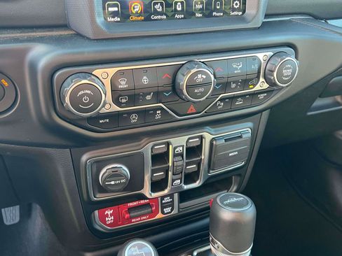Used 2023 Jeep Gladiator Rubicon AWD/4WD image 13