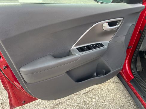 Used 2019 Kia Niro LX image 11