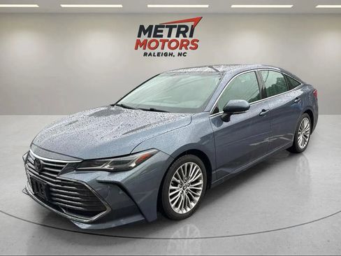 Used 2019 Toyota Avalon Limited image 9