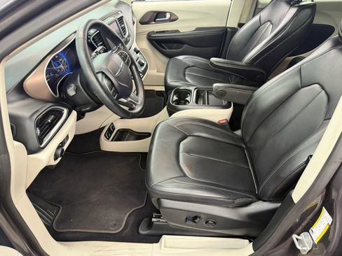 Used 2020 Chrysler Voyager Lxi FWD image 9