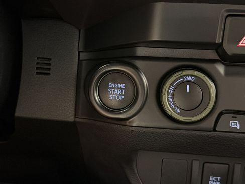 Used 2021 Toyota Tacoma TRD Sport AWD/4WD image 17