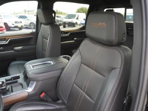 Used 2022 Chevrolet Silverado 1500 High Country w/ High Country Premium Package AWD/4WD image 10