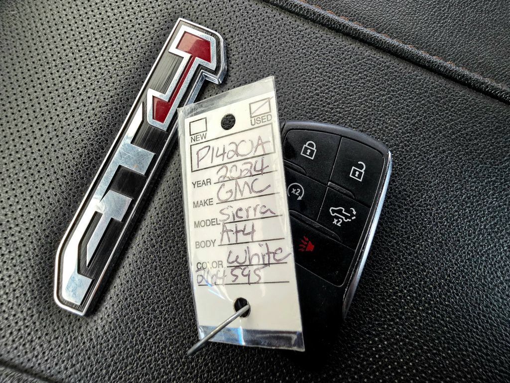 Used 2024 GMC Sierra 2500 AT4 w/ AT4 Premium Plus Package AWD/4WD image 95