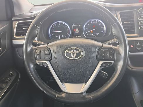 Used 2018 Toyota Highlander XLE AWD/4WD image 4
