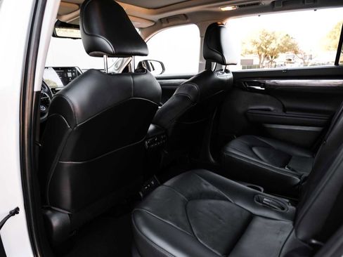 Used 2021 Toyota Highlander Platinum image 41