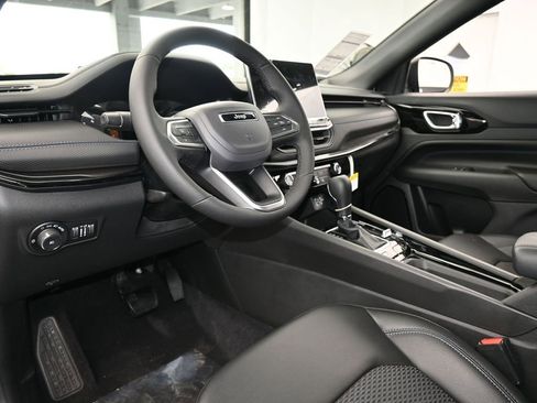 New 2026 Jeep Compass Latitude image 12