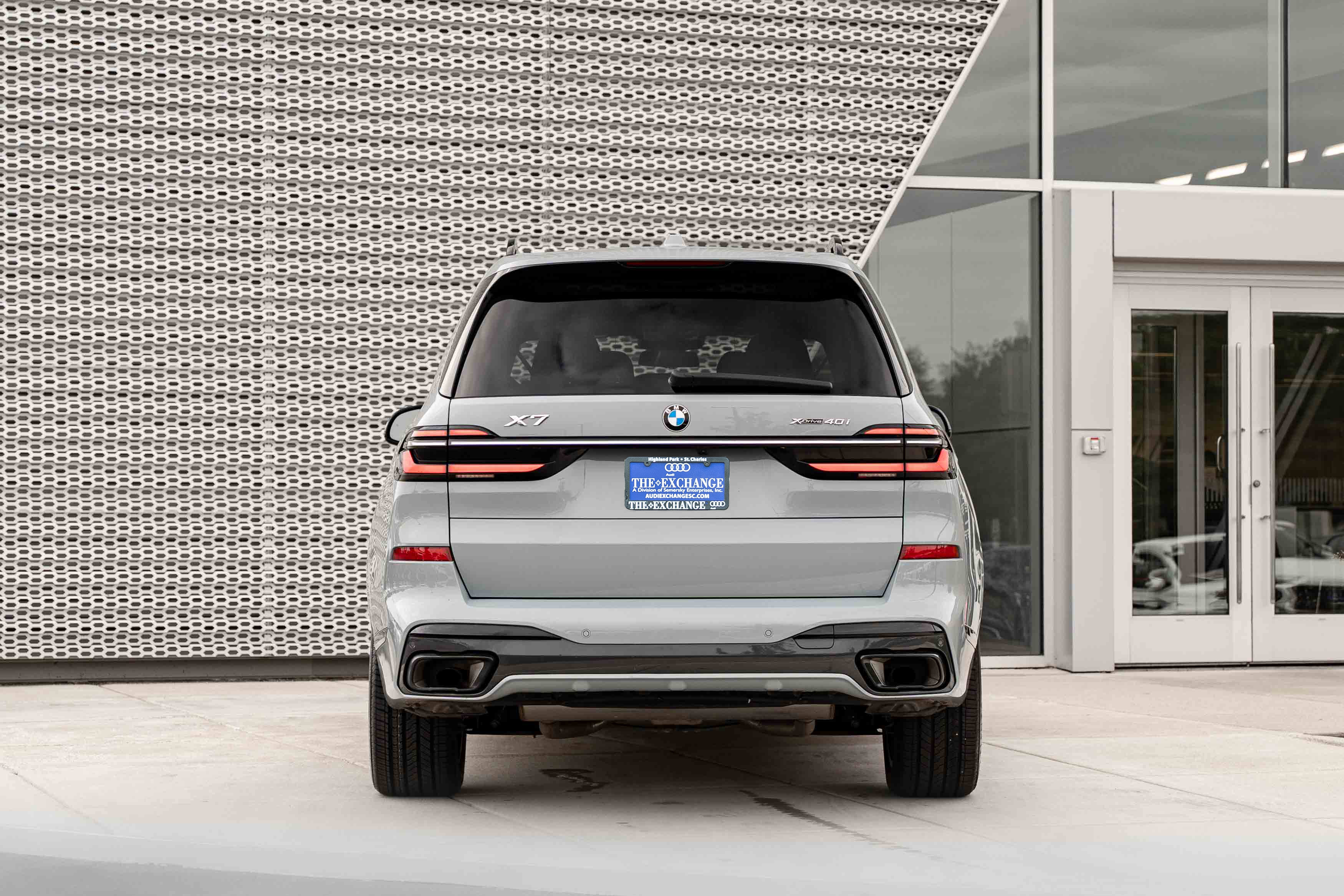 Used 2023 BMW X7 xDrive40i w/ M Sport Package AWD/4WD image 36