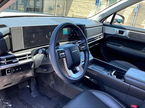 Used 2025 Hyundai Santa Fe SEL FWD image 9