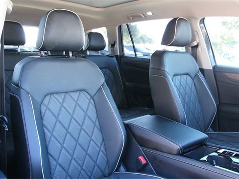 Certified 2025 Volkswagen Atlas SEL Premium R-Line image 28