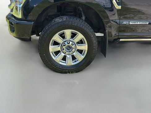 Used 2022 Ford F250 Platinum w/ FX4 Off-Road Package AWD/4WD image 14